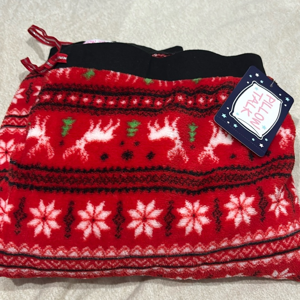 Holiday plush pillow talk jammies new with tag